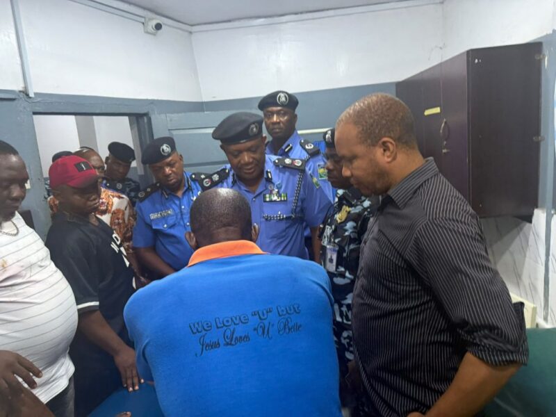 1002179145 1024×768 — Onitsha Head Bridge: Policeman Shoots Trader Over N5,000 Bribe