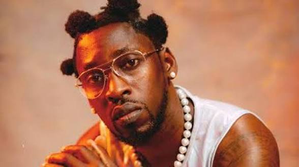Singer Orezi threatens to end friendships with anyone supporting Lindsay Clancy 4 images — Singer Orezi threatens to end friendships with anyone supporting Lindsay Clancy